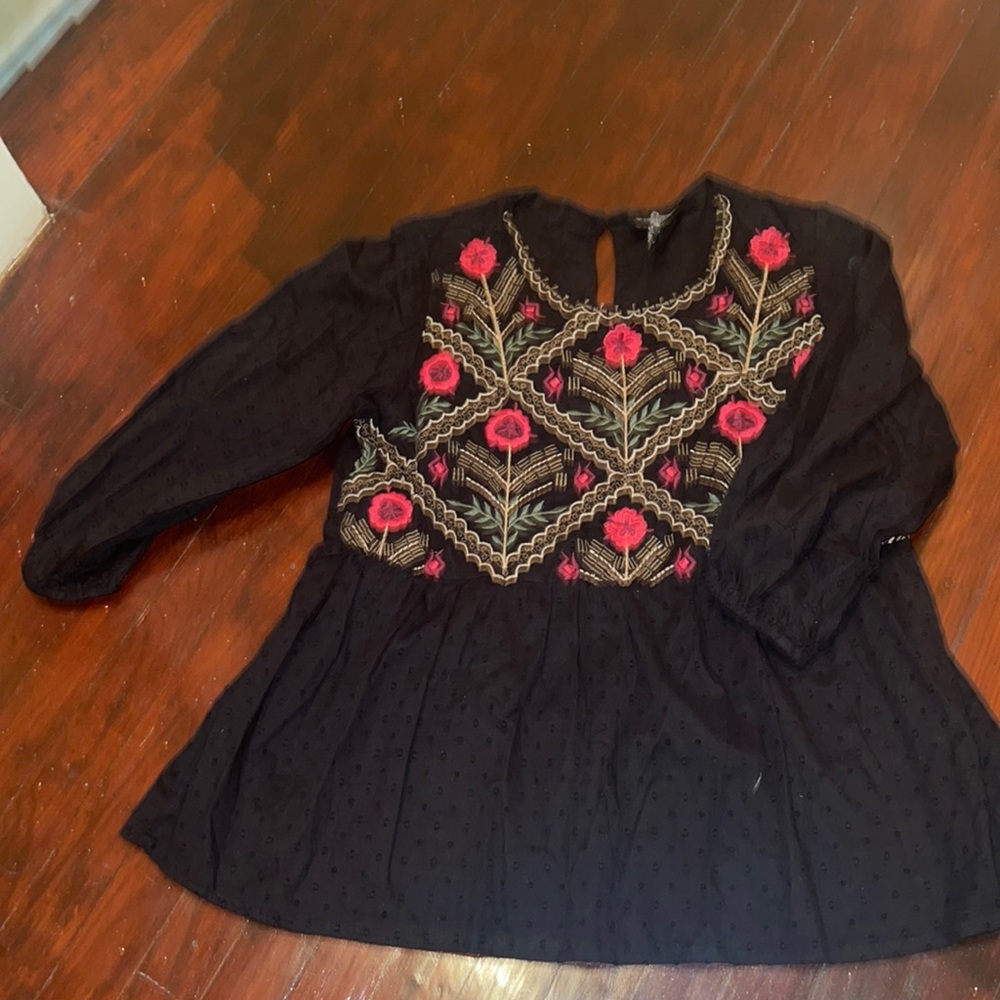 Beautiful brand new women’s/junior shirt